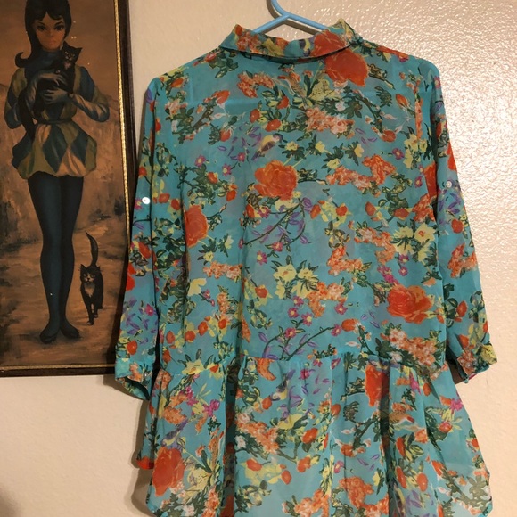 Buttoned up flowered blouse - Picture 4 of 4